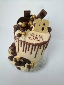 Personalised cake cost 